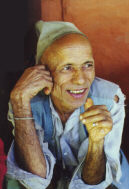 Старичок в непальской деревне